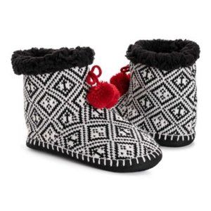 NWT MUK LUKS | Ebony & Ivory Geometric Pom Bootie  L/XL